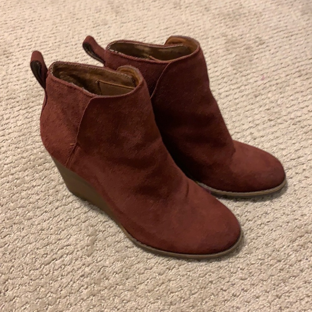 Lucky Brand, Size 7.5, Burgundy wedge suede booty